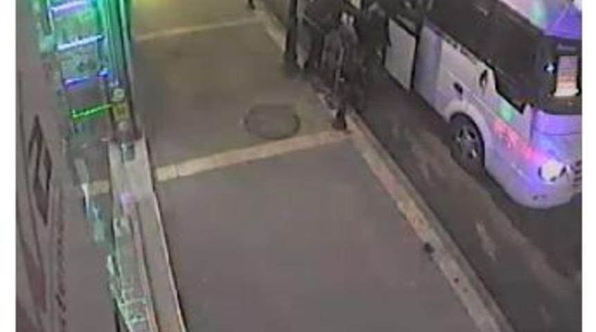 (&ouml;zel Haber) Yardım Etme Bahanesiyle Gen&ccedil; Annenin Cep Telefonunu &Ccedil;aldı