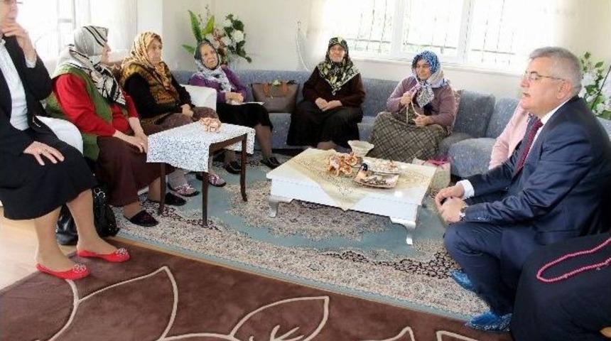 Ak Partili Cengiz Altıntaş, Yaşlılarla Bir Araya Geldi