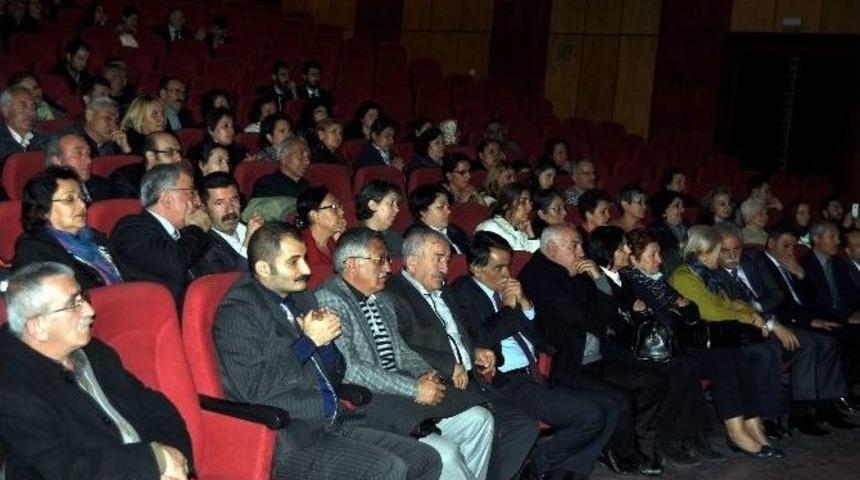 &lsquo;tut Elimden&rsquo; Oyunu Sahnelendi