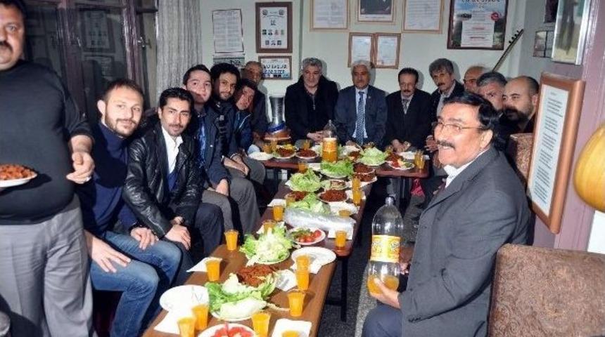 Gazeteciler &Ccedil;iğ K&ouml;fte Partisinde Buluştu