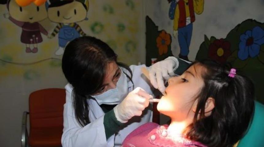 Hakkari'de 4 Bin &Ouml;ğrenci Diş Taramasından Ge&ccedil;irildi