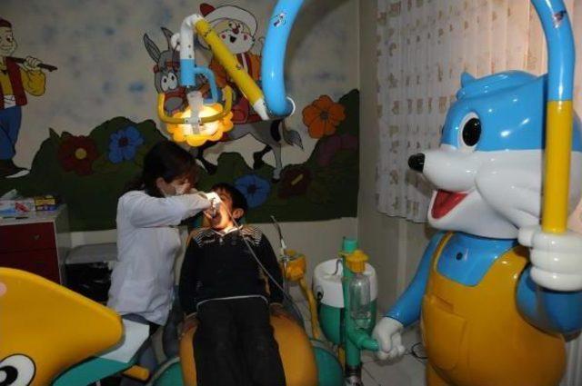 Hakkari'de 4 Bin Öğrenci Diş Taramasından Geçirildi