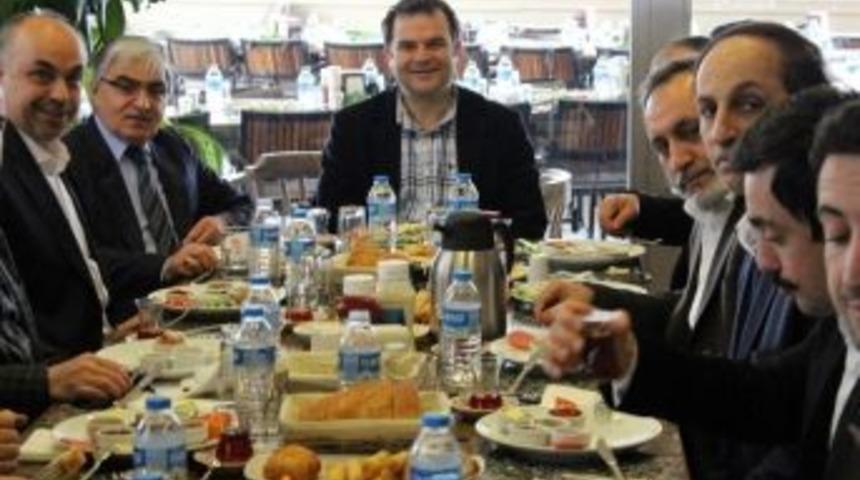 Kemal &Ouml;zt&uuml;rk Samob &Uuml;yeleri İle Kahvaltıda Bir Araya Geldi