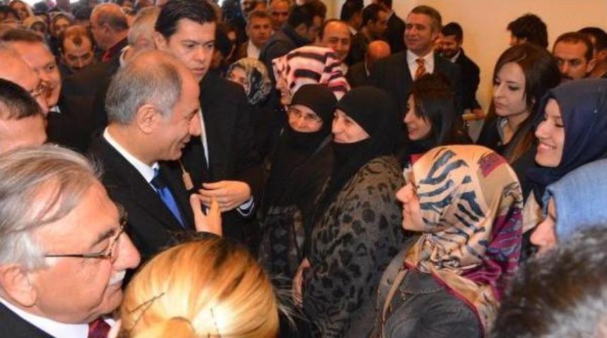 Efgan Ala'ya Erzurum'da &Ccedil;oşkulu Karşılama