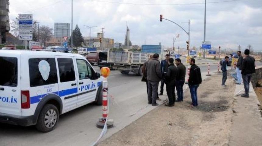 İnşaat Iş&ccedil;ileri Arasında Bı&ccedil;aklı Kavga: 2 Yaralı