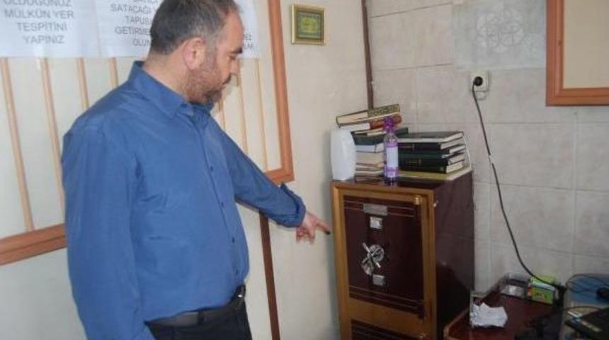 Hırsızlar &Ccedil;elik Kasayı Matkapla A&ccedil;tı