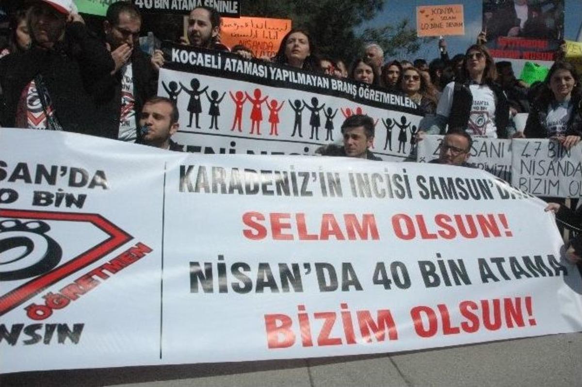 Atanamayan &Ouml;ğretmenler, Sokakta Ders Yaptı
