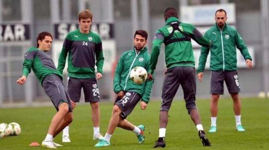 Bursaspor &Ccedil;alıştı Ve Bir G&uuml;nl&uuml;k Izine &Ccedil;ıktı