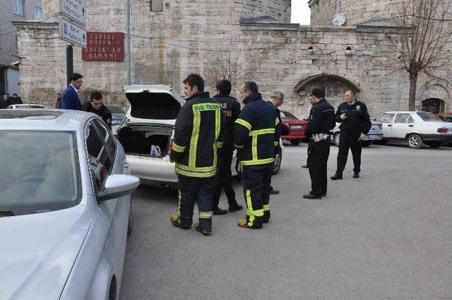 Park Halindeki Otomobilden Sızan Gaz Paniğe Sebep Oldu