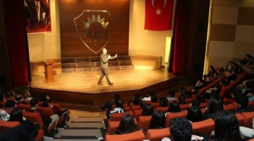 Sunay Akın, İskenderun&rsquo;da Hayranlarıyla Buluştu