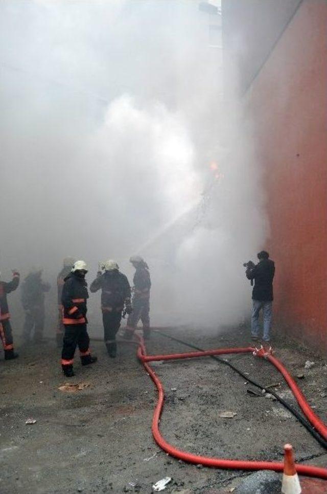 Beyoğlu’nda Patlayan Trafo Paniğe Neden Oldu