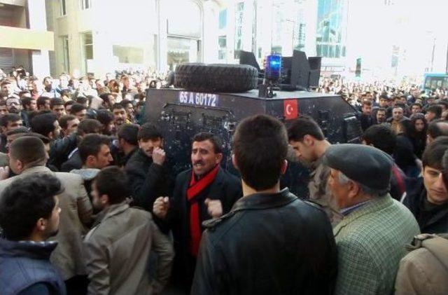 Boşanma Davası Açan Eşini Caddede Vurdu, Halk Linç Etmek Istedi, Polis Güçlükle Kurtardı