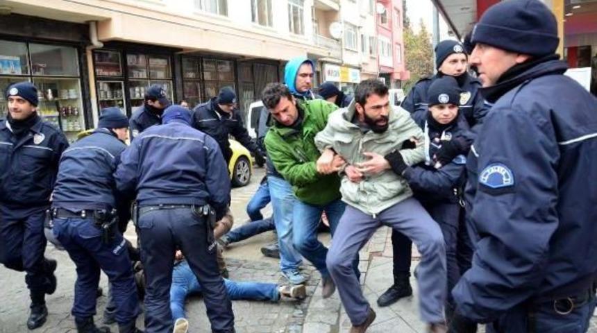 &Ccedil;anakkale'de Tkp'li 8 G&ouml;sterici Yaka Pa&ccedil;a G&ouml;zaltına Alındı