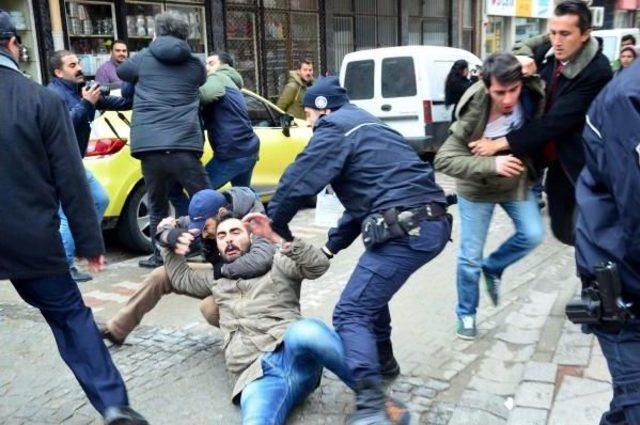 Çanakkale de Tkp li 8 Gösterici Yaka Paça Gözaltına Alındı 2
