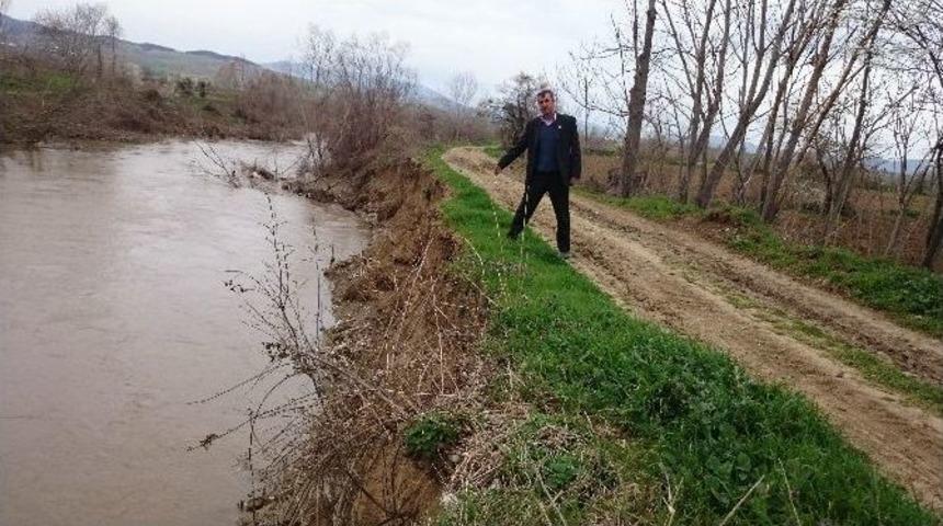 Barajın Suyu, Arazi Yollarını Yuttu