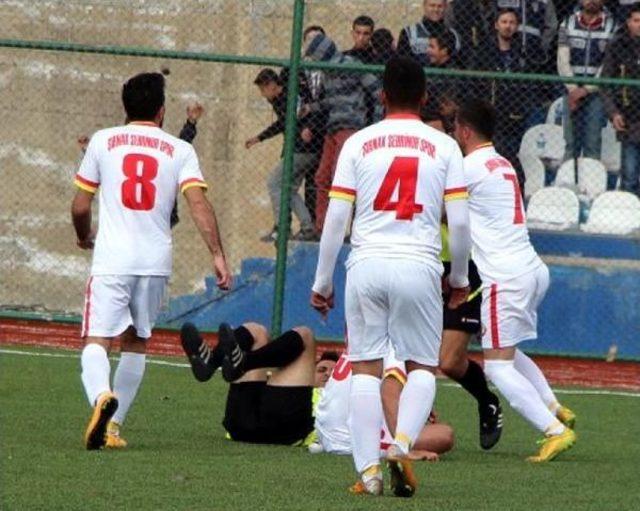 Şırnak ta Amat&ouml;r Lig Ma&ccedil;ında Oyuncular Hakeme Saldırdı 1