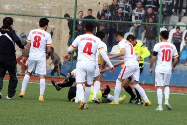 Şırnak ta Amat&ouml;r Lig Ma&ccedil;ında Oyuncular Hakeme Saldırdı 2