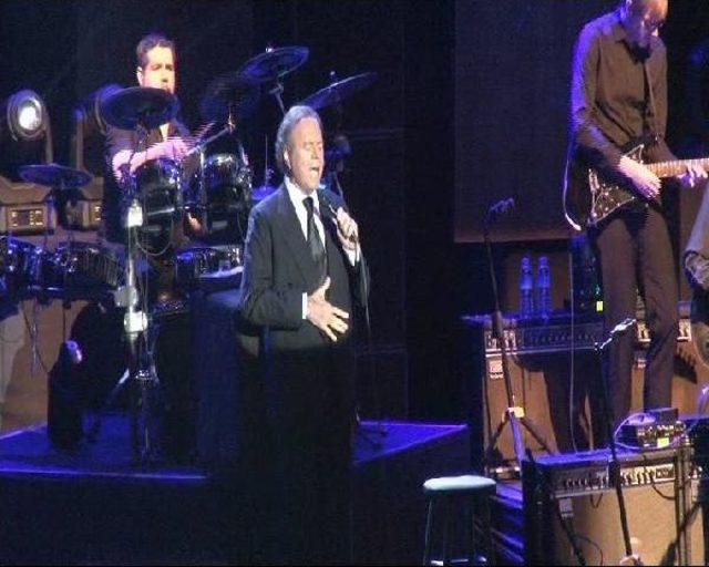 Julio Iglesias İstanbul da Konser Verdi 2