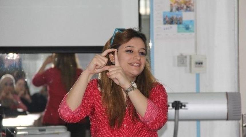 (&ouml;zel Haber) &Uuml;niversite &Ouml;ğrencilerine &Uuml;cretsiz İşaret Dili Eğitimi