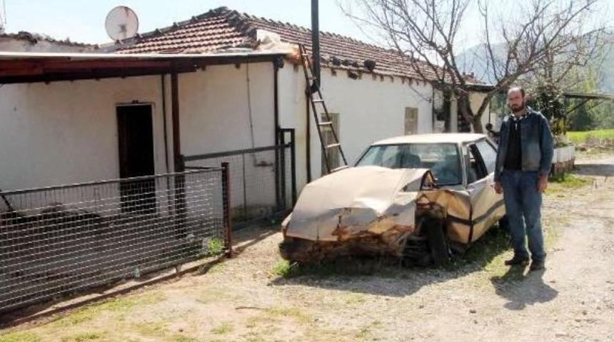 Kaza Yaptığı Otomobilini 1.5 Yıldır Olay Yerinden Kaldırmıyor