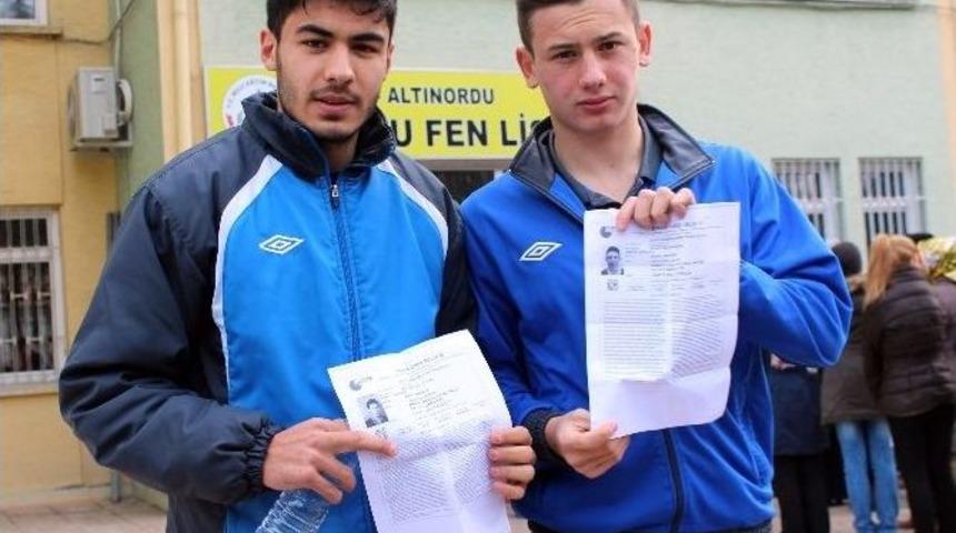 Sınavdan &Ccedil;ıkıp Ma&ccedil;a Koşacaklar