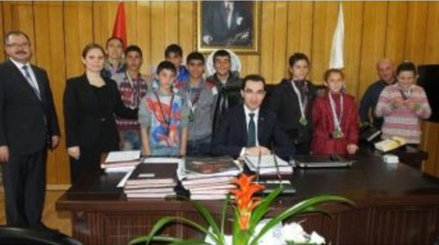 Burhaniye&rsquo;de Kaymakamın &Ouml;zel Konukları