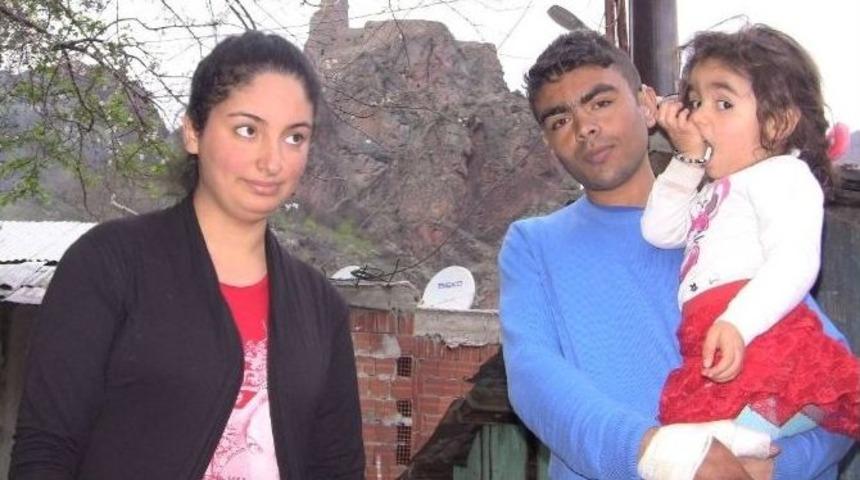 D&uuml;nya B&ouml;brek G&uuml;n&uuml;&rsquo;nde Eşine B&ouml;breğini Verdi