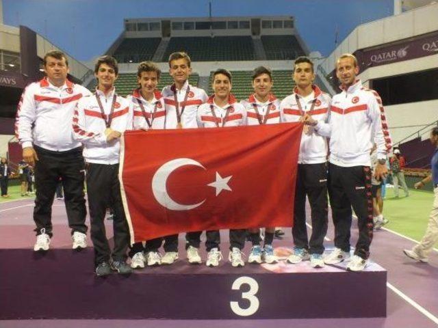 İzmir Yamanlar Koleji Teniste D&uuml;nya 3 &uuml;nc&uuml;s&uuml; 2