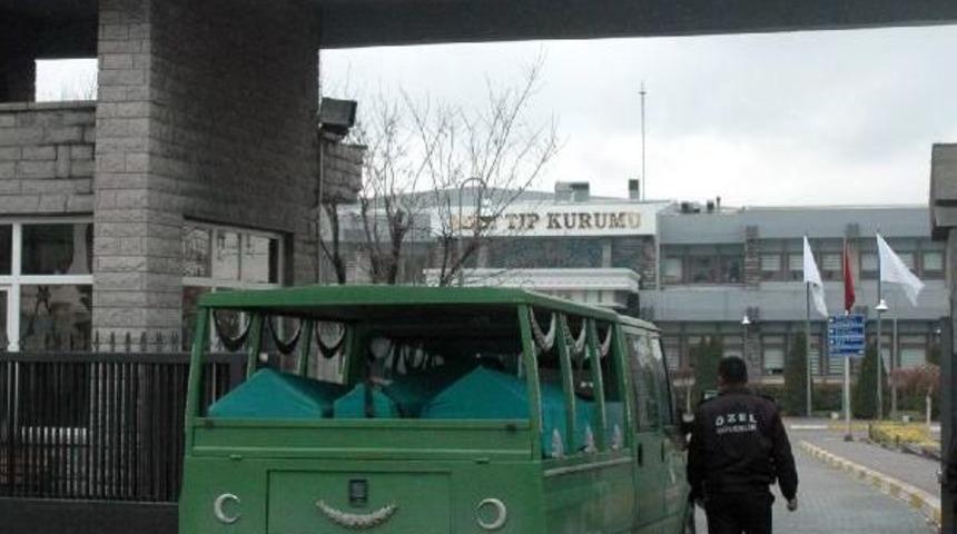 &Uuml;niversiteli Gen&ccedil;lerin Cenazeleri Adli Tıp Kurumu'na Getirildi