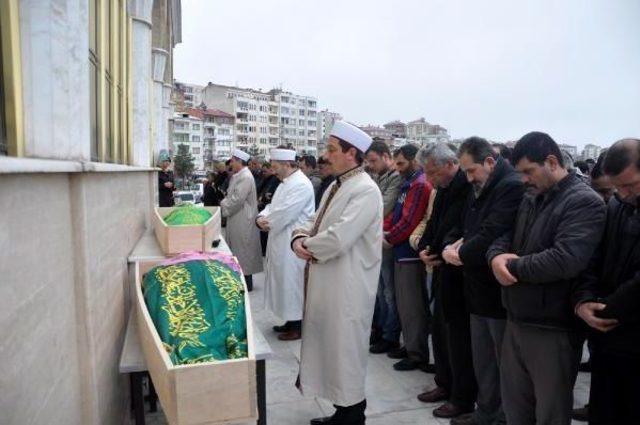 Trabzon'da Sobadan Sızan Gazdan Ölen 3 Kişi Toprağa Verildi