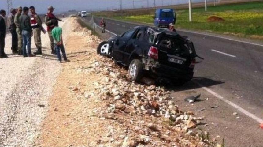 Ara&ccedil; Şarampole Devrildi: 10 Yaralı