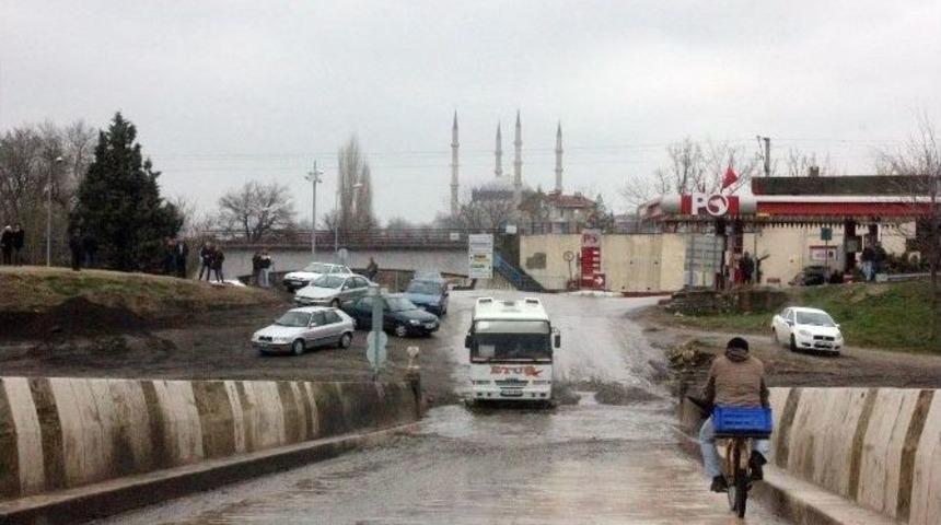 Edirne&rsquo;de Nehirlerin Su Debisindeki Artış S&uuml;r&uuml;yor