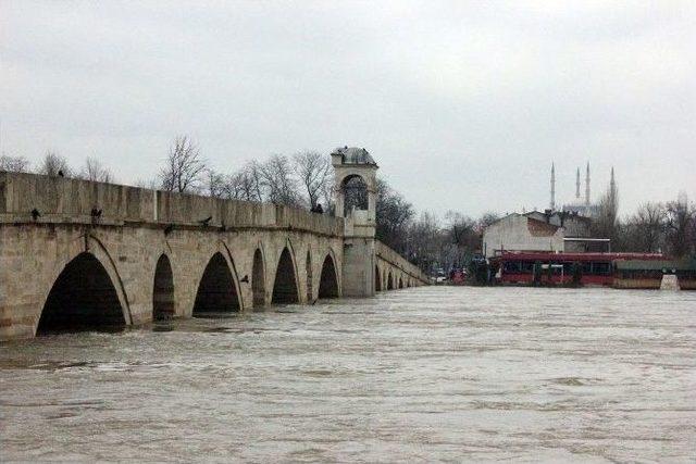 Edirne’de Nehirlerin Su Debisindeki Artış Sürüyor