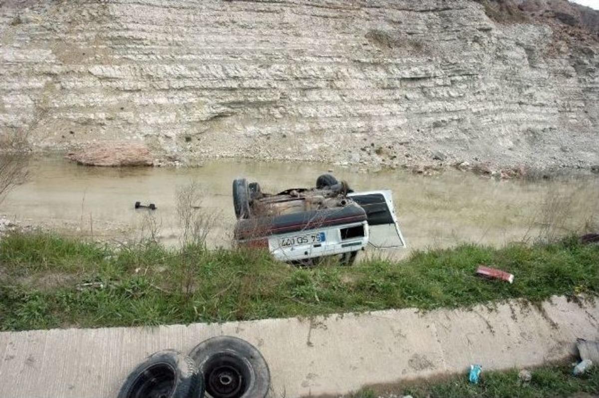 Sakarya&rsquo;da Otomobil Yoldan &Ccedil;ıktı: 1 Yaralı