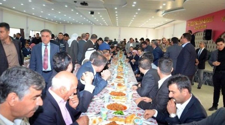 &Ccedil;elik, Barış Yemeğinde