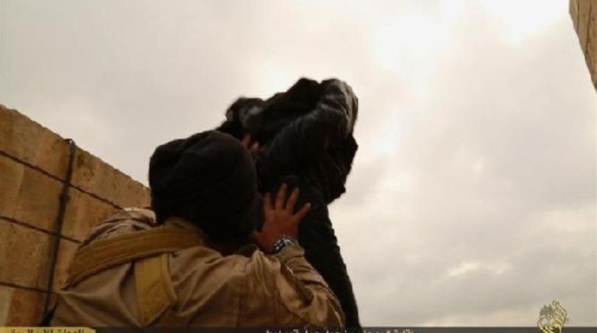 IŞİD eşcinselleri b&ouml;yle &ouml;ld&uuml;rd&uuml;