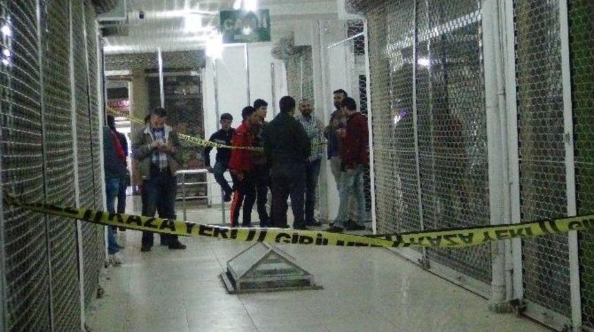 Silahlı Ve Bı&ccedil;aklı Saldırıya Uğrayan Suriyeli Ağır Yaralandı