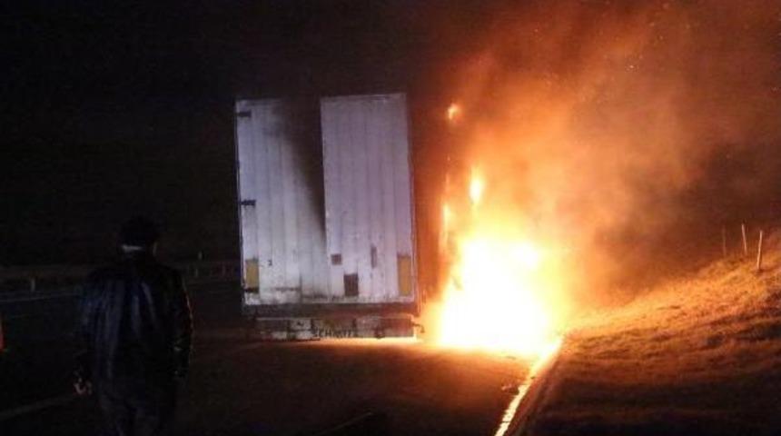 Lastikler Tutuştu, Dorse Yandı