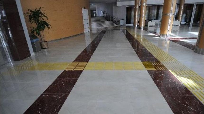 Yenişehir Belediyesi&rsquo;nden Hissedilebilir Y&uuml;zey Ve Engelli Rampası