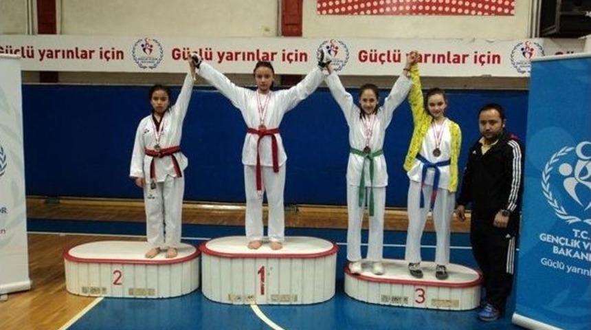 Tekwondoda Zirve D&uuml;zce&rsquo;nin