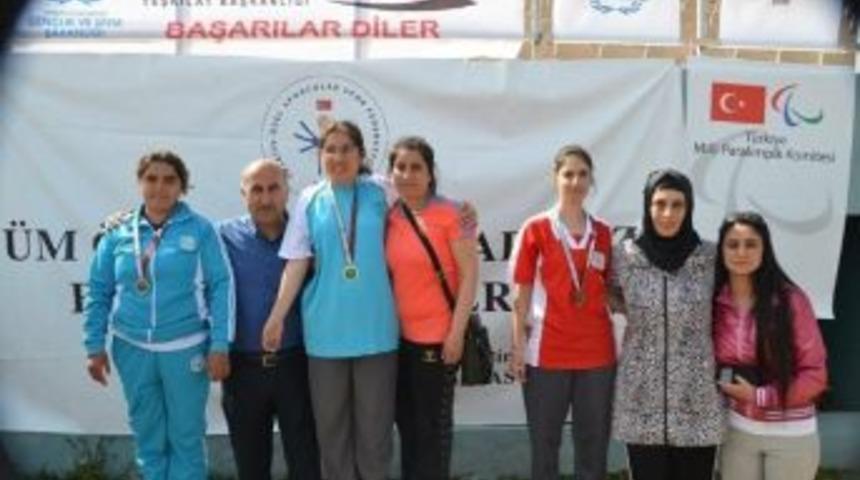 &Ouml;zel İnsanlardan Sevindiren Başarı