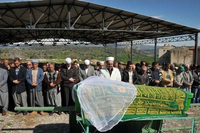 Ablasının Yaktığı Ayşe Gelinliğiyle Son Yolculuğuna Uğurlandı