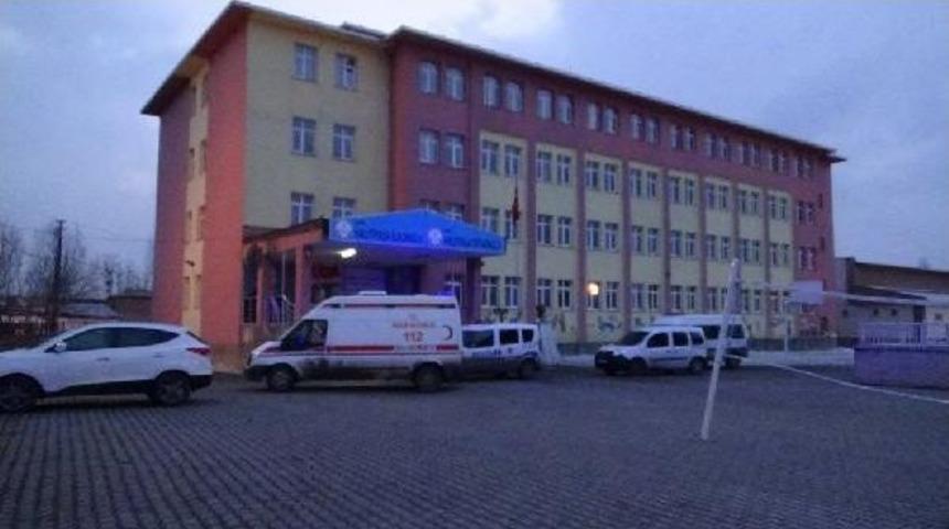 &Ccedil;alıştığı Okulda Asılı Buludu