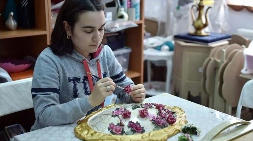 Seramik Ve Ahşap Sanata D&ouml;n&uuml;ş&uuml;yor