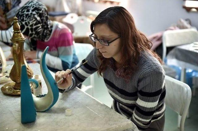 Seramik Ve Ahşap Sanata D&ouml;n&uuml;ş&uuml;yor 3