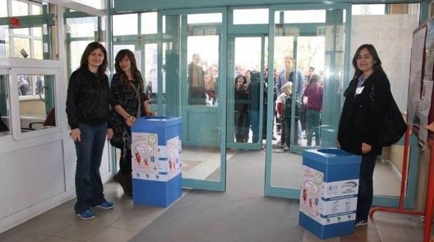 Gen&ccedil;lik Merkezi &Uuml;yeleri Kalem Ve Silgi Topladı