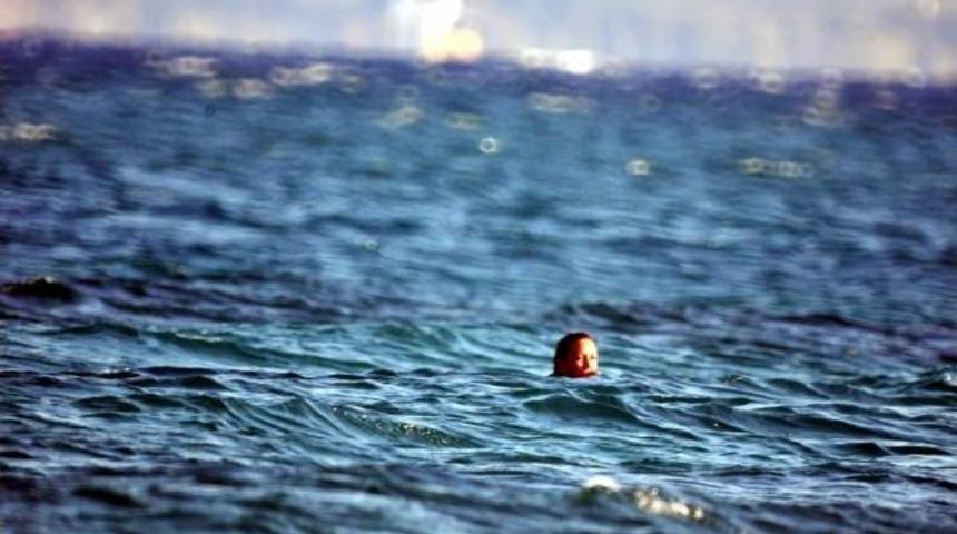 Kitesurf Yapan Iki Sevgili &Ouml;l&uuml;mden D&ouml;nd&uuml;