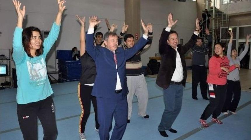 Milletvekili &Ouml;zdağ, Zihinsel Engellilerle Kolbastı Oynadı