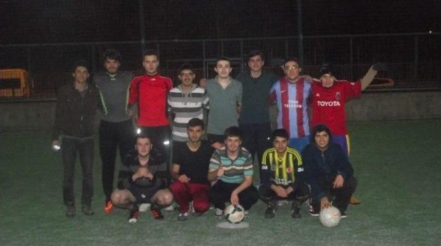 Gen&ccedil;lerin A&ccedil;ık Halı Saha Ma&ccedil; Heyecanları Başladı