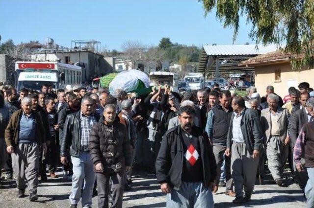 Ablasının Benzin Döküp Yaktığı Ayşe, Son Yolculuğuna Duvağı Ile Uğurlandı.